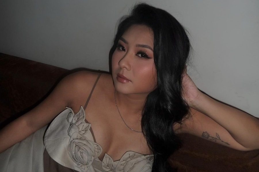 Chị đẹp Tuimi bị mất đồ ở Đức