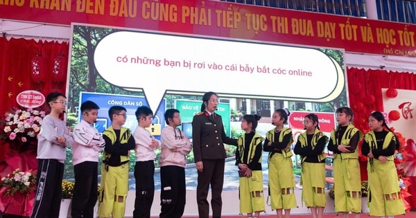 Trẻ thích thú với hội chợ Xuân, phòng tránh 'bắt cóc online'