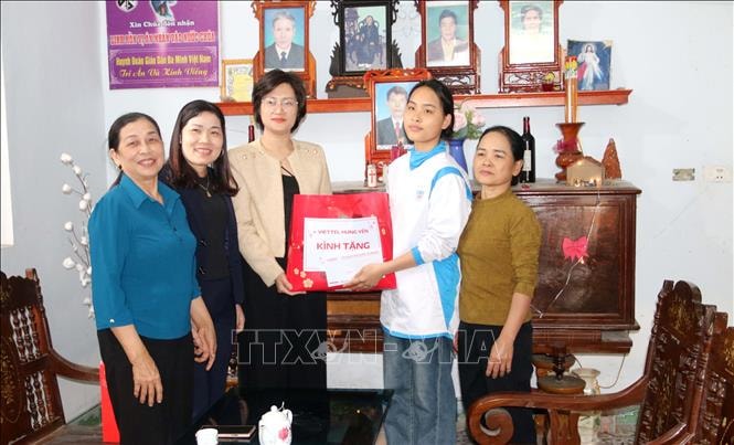 Mùa xuân ấm áp từ những vòng tay 'Mẹ đỡ đầu'