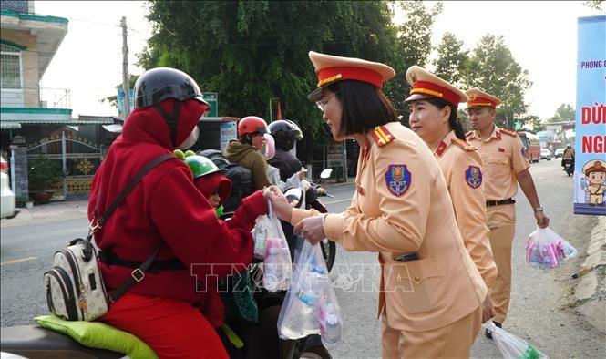 Trạm dừng chân nghĩa tình 'tiếp sức' người dân trên nhiều tuyến đường quốc lộ, tỉnh lộ