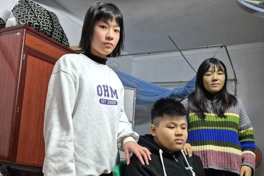 Mẹ nghèo bất lực, gào khóc cầu xin cho 3 con cơ hội được sống