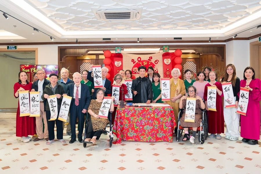 Người cao tuổi đón Tết tại Phương Đông Asahi