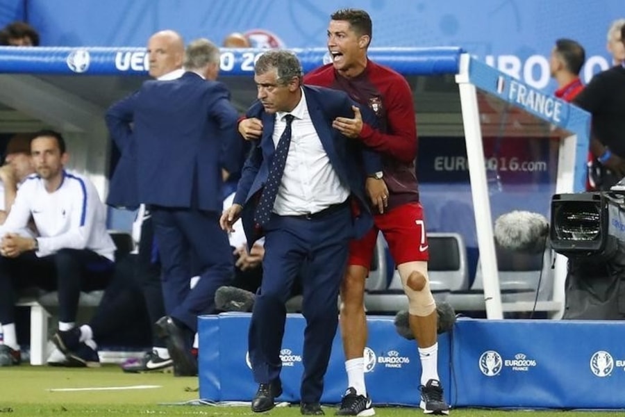 Fernando Santos: 'Ronaldo giỏi hơn Messi vì nhiều danh hiệu'