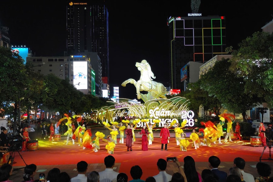 TP Hồ Chí Minh: Khai mạc Đường hoa Tết Bính Ngọ 2026