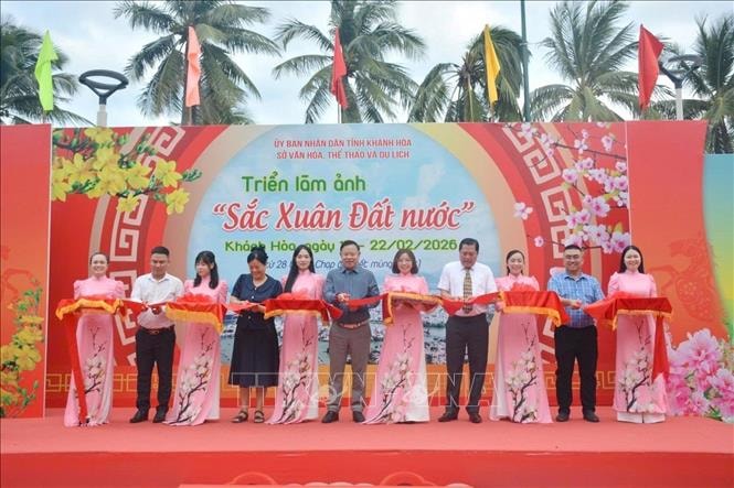 Giới thiệu những hình ảnh tiêu biểu về mùa Xuân trên phố biển