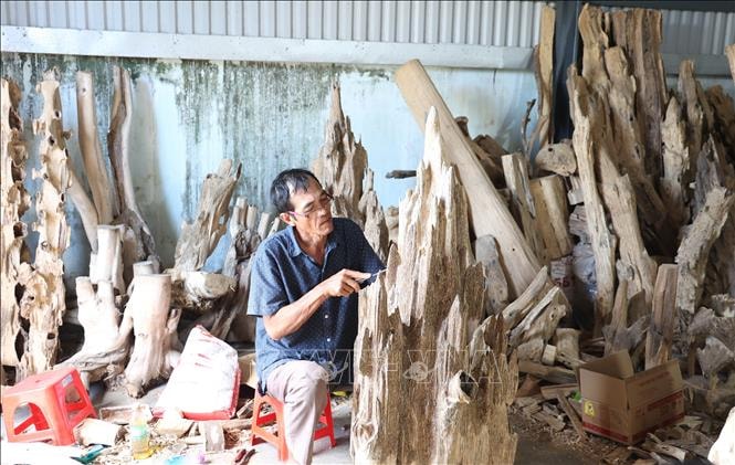 Hương trầm lan tỏa ngày Xuân