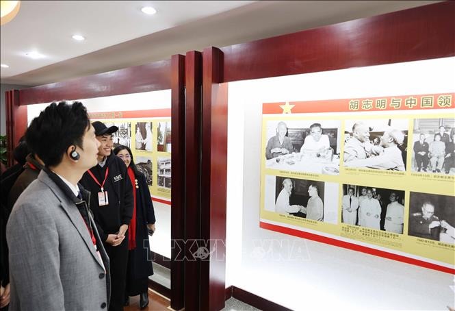 Thanh niên Việt - Trung xúc động trong hành trình về ‘địa chỉ đỏ’ tại Trung Quốc