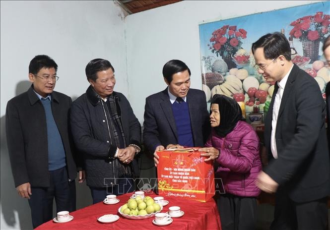 Tết Bính Ngọ sẻ chia yêu thương