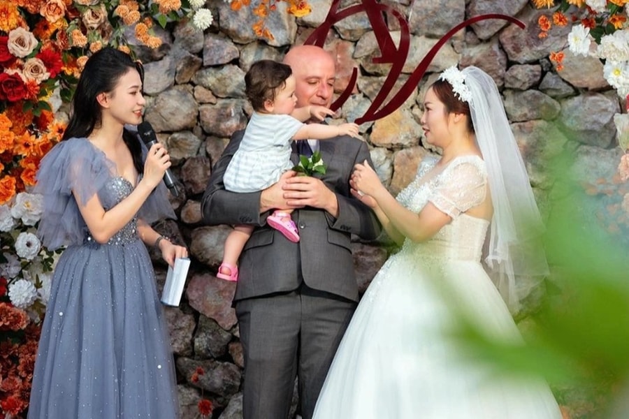 Những đám cưới "ngoại" được đặt trước hàng năm trời và điều thú vị phía sau