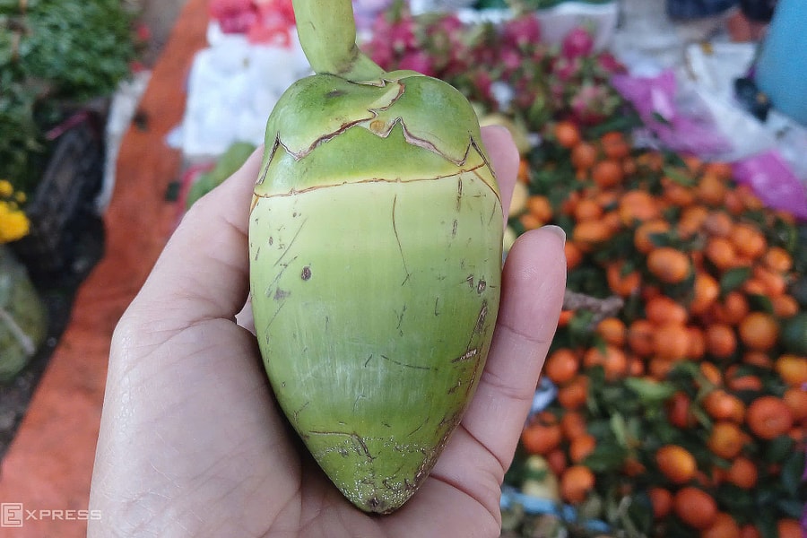 Giá dừa, dứa mini bày mâm ngũ quả tăng gấp 3-5 lần sát Tết
