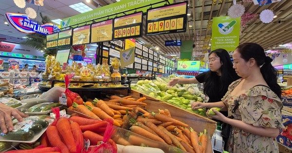 28 Tết, hàng ào ào về chợ đầu mối, siêu thị nhân đôi khách