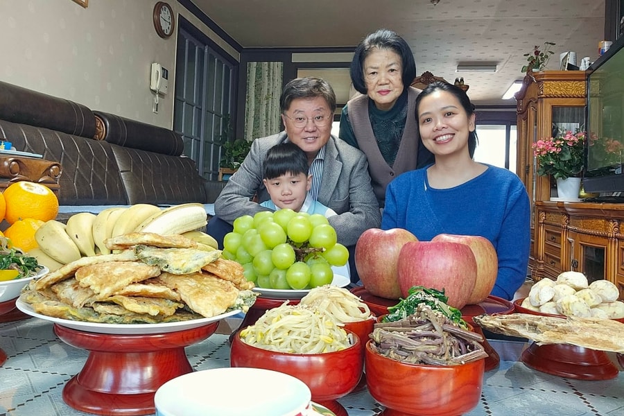 Mâm cúng 30 món và 'cửa ải' Tết Seollal của dâu Việt ở Hàn