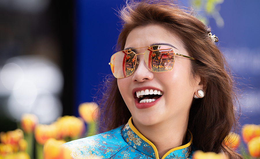 Hoa hậu Lý Thu Thảo dạo đường hoa TP HCM