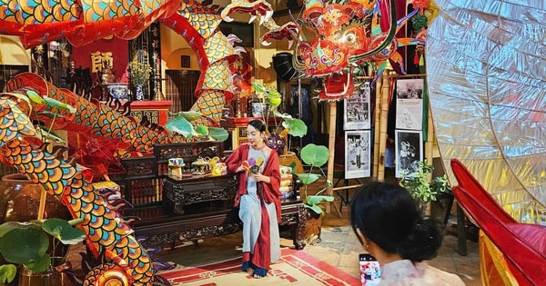 Triển lãm lồng đèn trung thu xưa trong ngôi đình trăm tuổi ở TP HCM