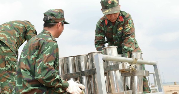 CLIP: Cận cảnh trận địa pháo hoa tầm cao sẵn sàng thắp sáng bầu trời Cần Thơ đêm giao thừa