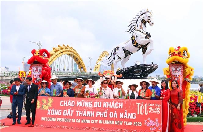 Đà Nẵng rộn ràng đón khách quốc tế đầu Xuân Bính Ngọ