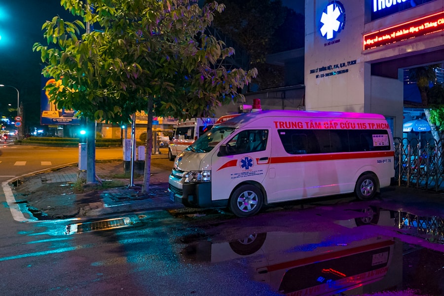 Cuộc chiến lúc 0h - khi tiếng ép tim át tiếng pháo hoa