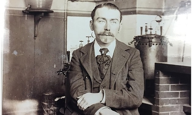 Bác sĩ tuổi Ngọ phát hiện vi khuẩn ho gà