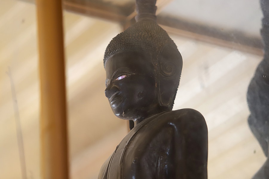 Cả bản từ chối tiền tỷ để giữ cổ vật