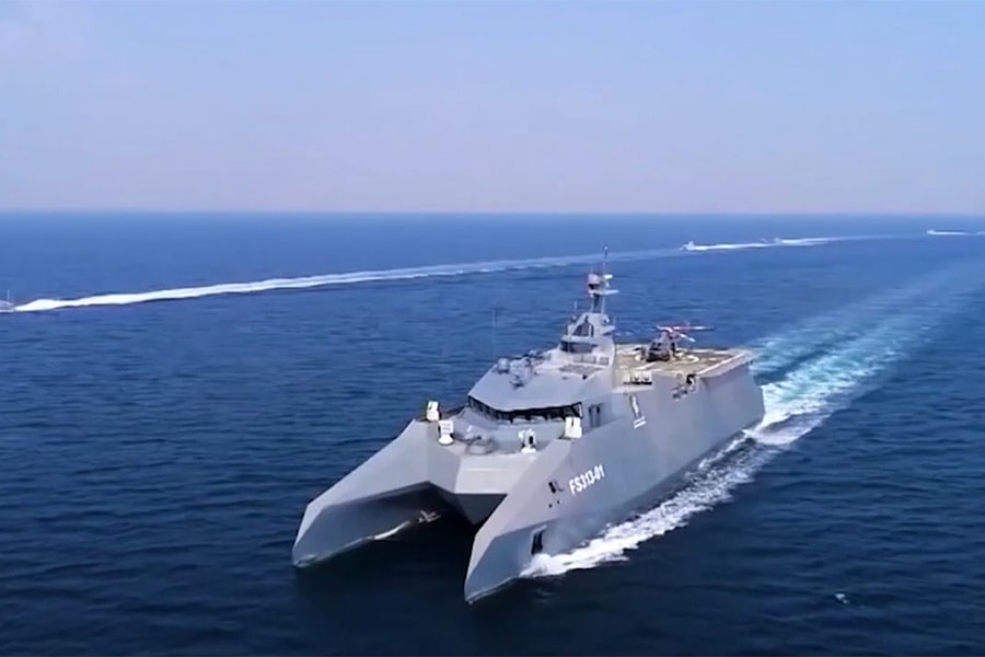 Iran diễn tập kiểm soát eo biển Hormuz