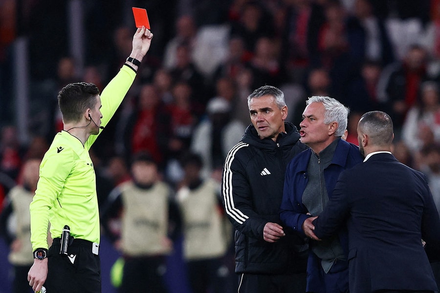 Kết quả Champions League: Mourinho nhận thẻ đỏ, Real Madrid thắng Benfica