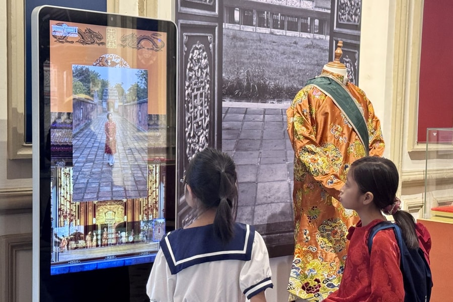 Người trẻ đưa Việt phục trở lại đời sống