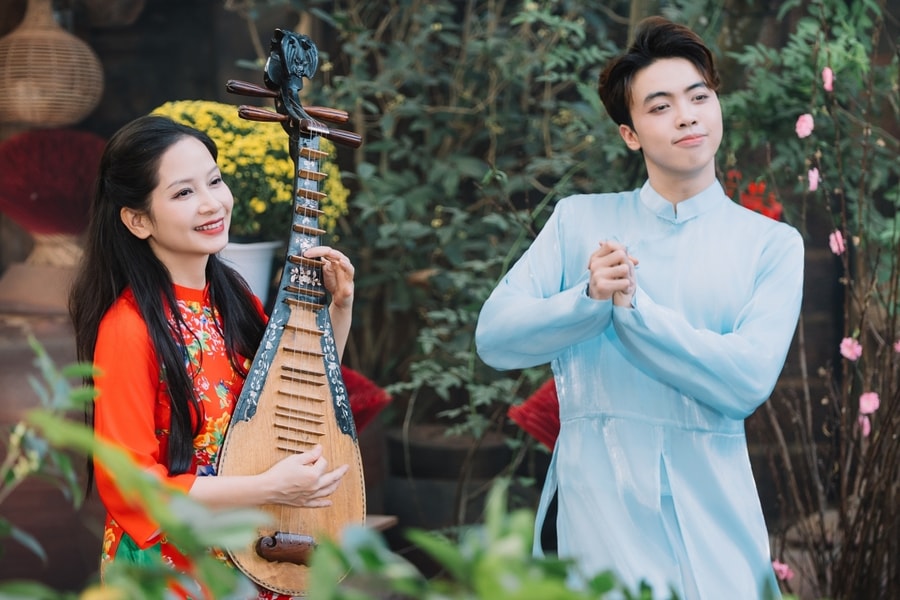 Nghệ sĩ đàn tỳ bà Diệu Thảo viết ca khúc về Tết bình an