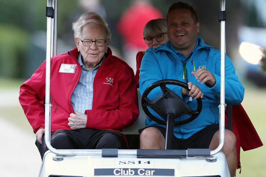 Tỷ phú tuổi Ngọ nổi tiếng thế giới