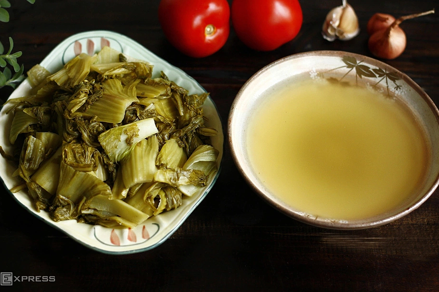 Ai không nên ăn dưa muối ngày Tết?