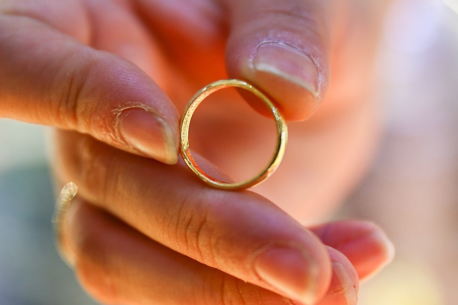 Muốn bán nhẫn 9999 mà tiệm vàng không còn hoạt động, tôi phải làm gì?