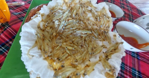 Đặc sản bánh tráng cá cơm ở vùng biên viễn