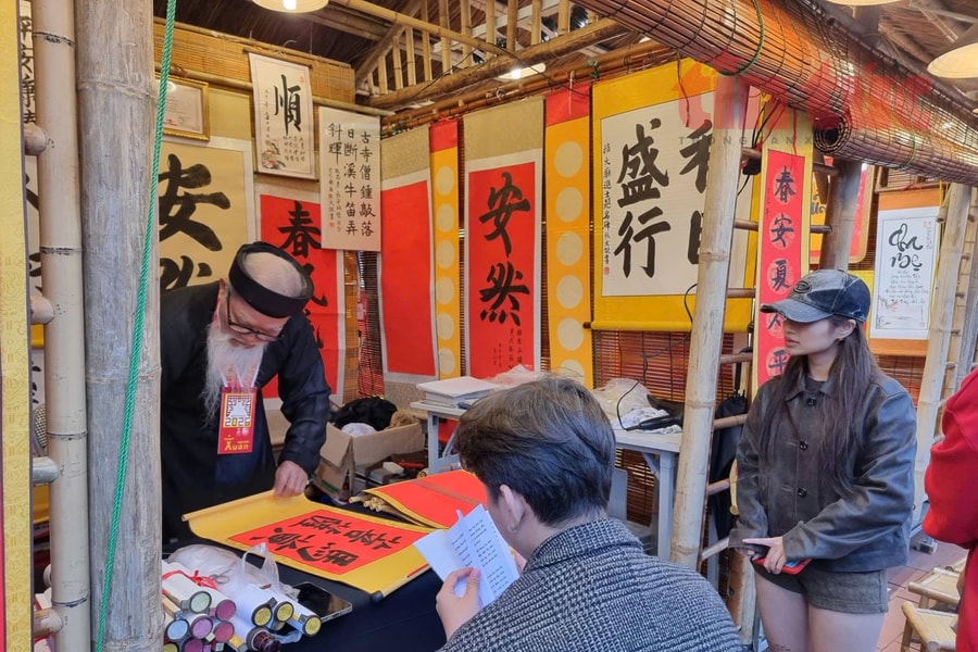 Xin chữ đầu năm lan tỏa giá trị ‘mùng 3 Tết thầy’