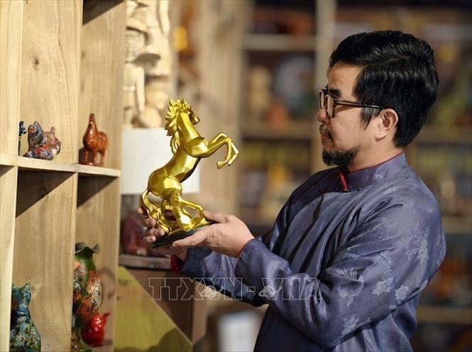 Năm mới về làng cổ Đường Lâm ngắm bộ sưu tập 'Gióng'