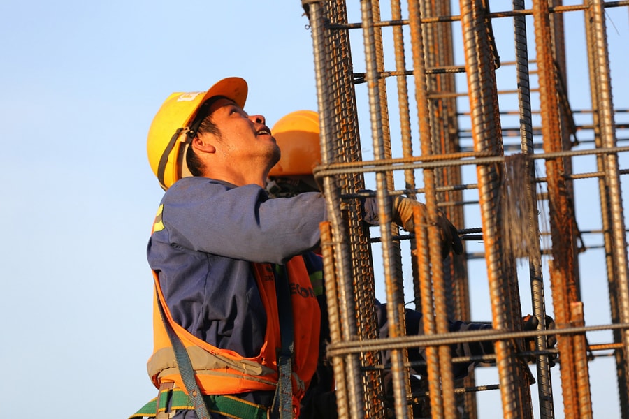 Nhà thầu xây dựng giảm hơn nghìn tỷ doanh thu do 'sai sót in ấn'