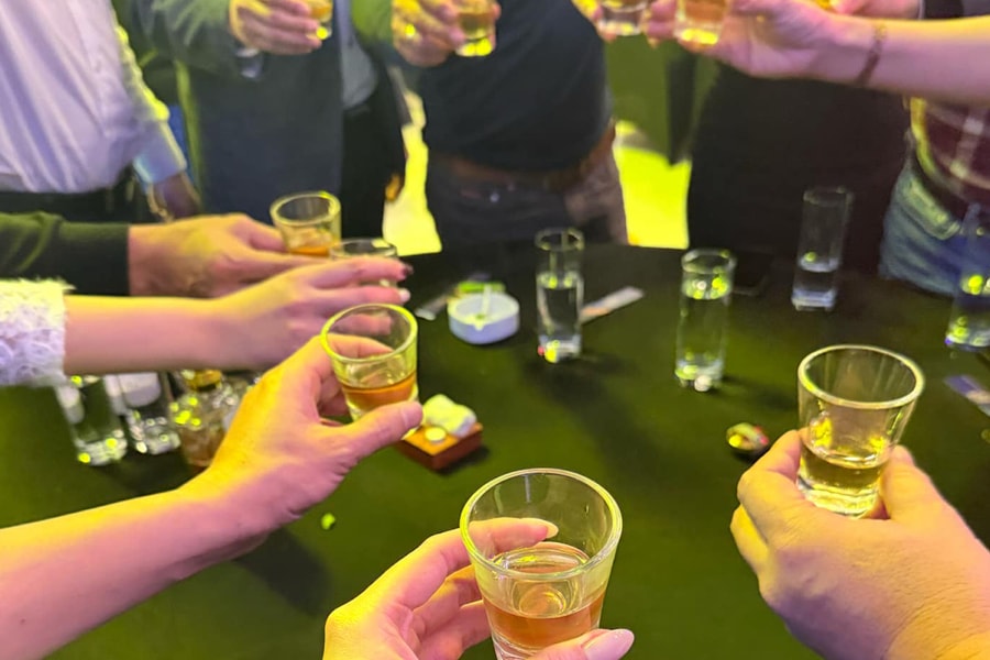 Mẹo tránh khàn giọng, mất tiếng ngày Tết