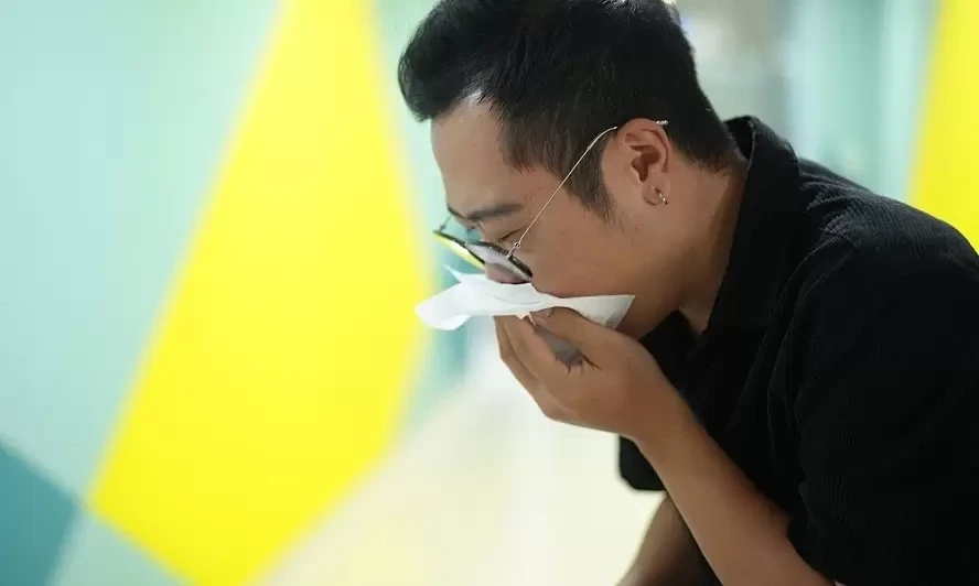 Uống nhiều rượu bia có gây ho mạn tính?