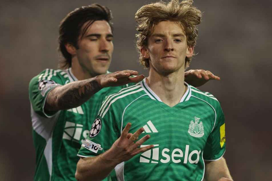 Newcastle thắng 6-1 ở Champions League