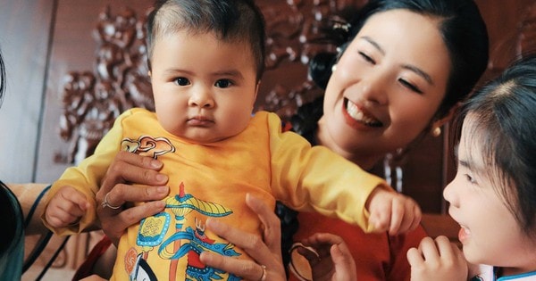 Khoảnh khắc Tết đầu tiên của quý tử 6 tháng tuổi nhà Ngọc Hân