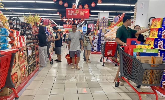 Thị trường hàng hóa mùng 4 Tết: Kênh phân phối đồng loạt mở cửa