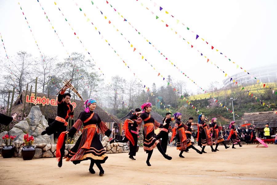 Chuỗi lễ hội trên Fansipan hút hàng nghìn du khách