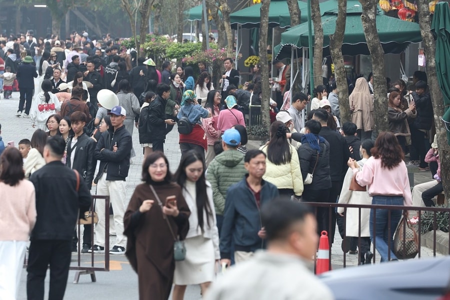 Nhiều điểm du lịch 'thất thủ' ngày mùng 4 Tết