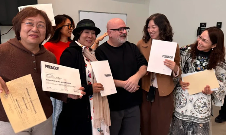 Những U70 chi hàng nghìn USD đi du học