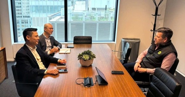 Nasdaq phát thông điệp chúc mừng 50 năm thống nhất Việt Nam hướng ra Quảng trường Thời đại