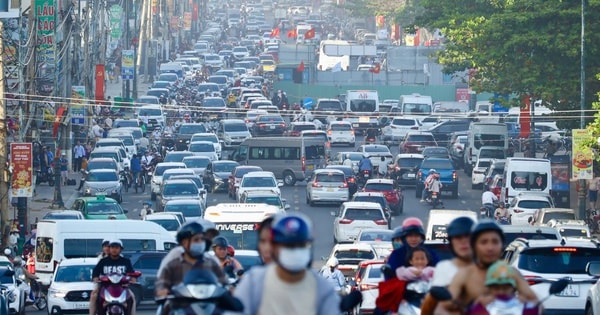 Du khách đến Vũng Tàu đông nghịt, khách sạn kín phòng