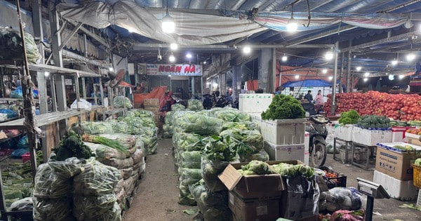 Chợ mở cửa trở lại nhưng thưa thớt khách