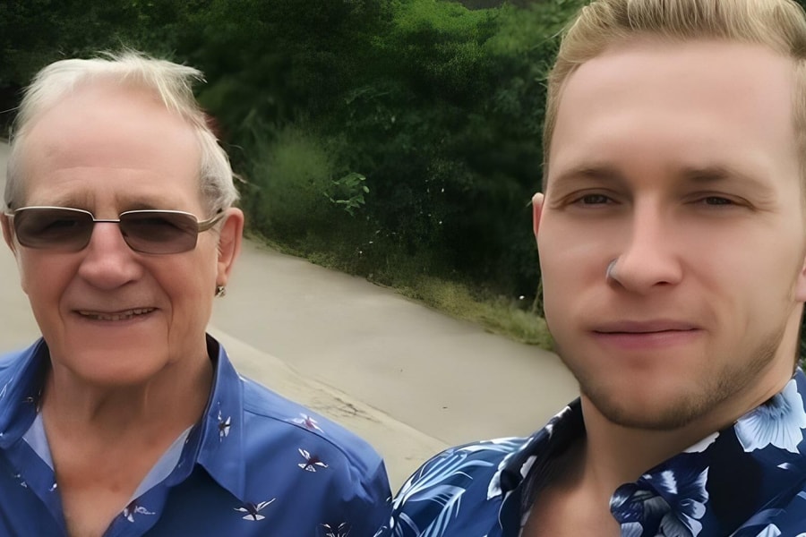 Đánh đổi tuổi 20 để chăm cha mắc Alzheimer