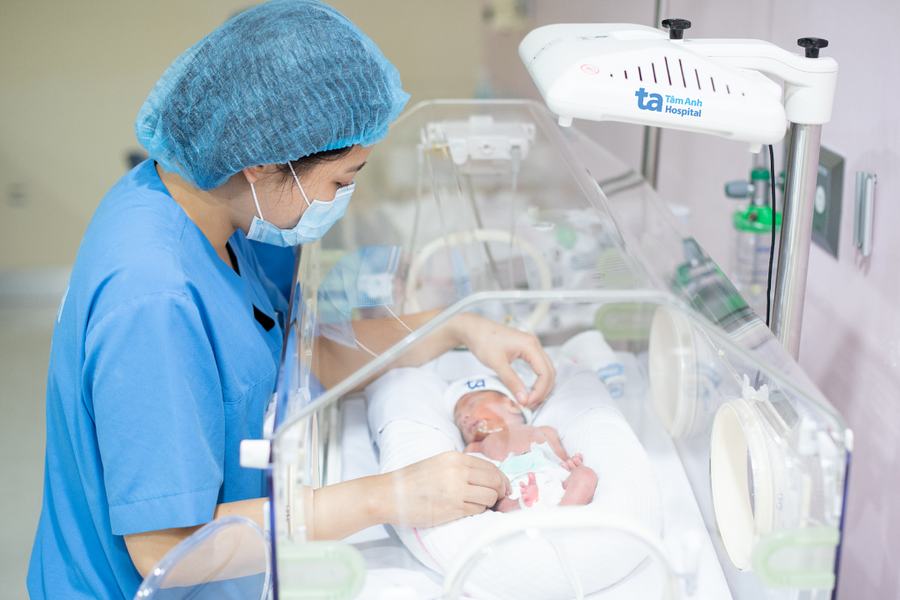 Lưu ý chăm sóc trẻ sinh non tại nhà dịp Tết