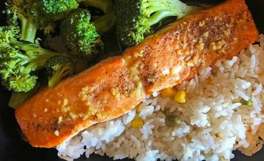 Ăn theo thứ tự 'rau, thịt, cơm' giúp ổn định đường huyết, giữ dáng