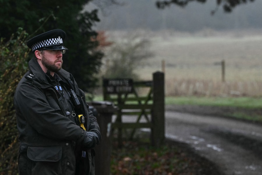 Anh xem xét loại em trai Vua Charles khỏi danh sách kế vị