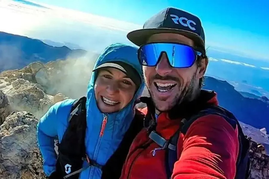 Bỏ mặc bạn gái chết cóng khi leo núi